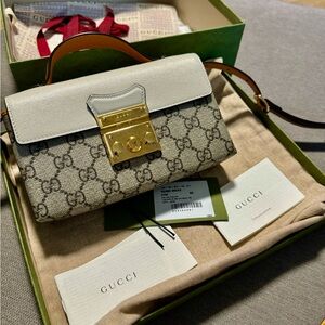 Almost new, excellent condition Gucci mini top handle crossbody bag